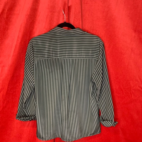 Green button down shirt with patches - Picture 4 of 5